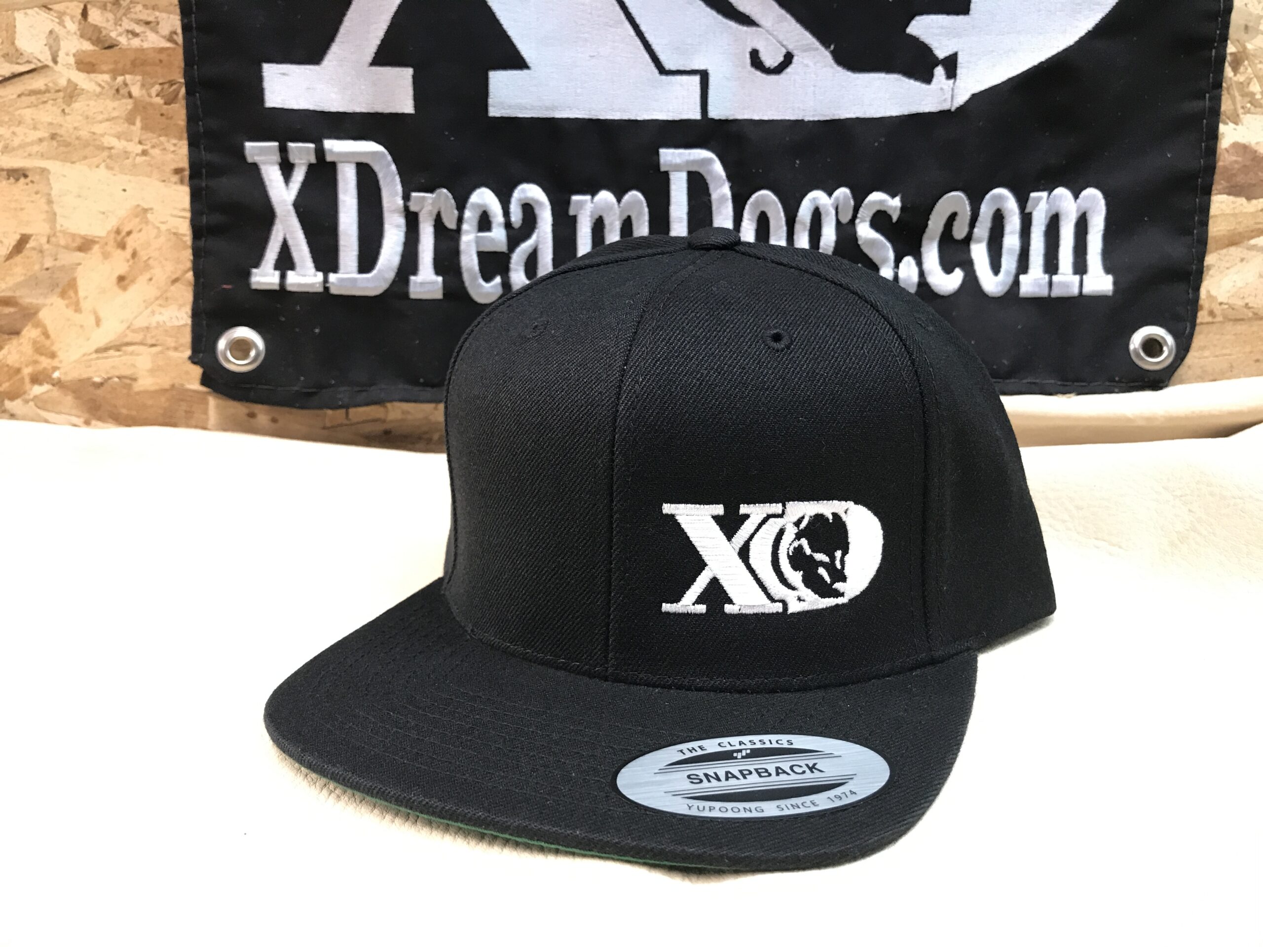 XD Flatbill Snapback Black and White