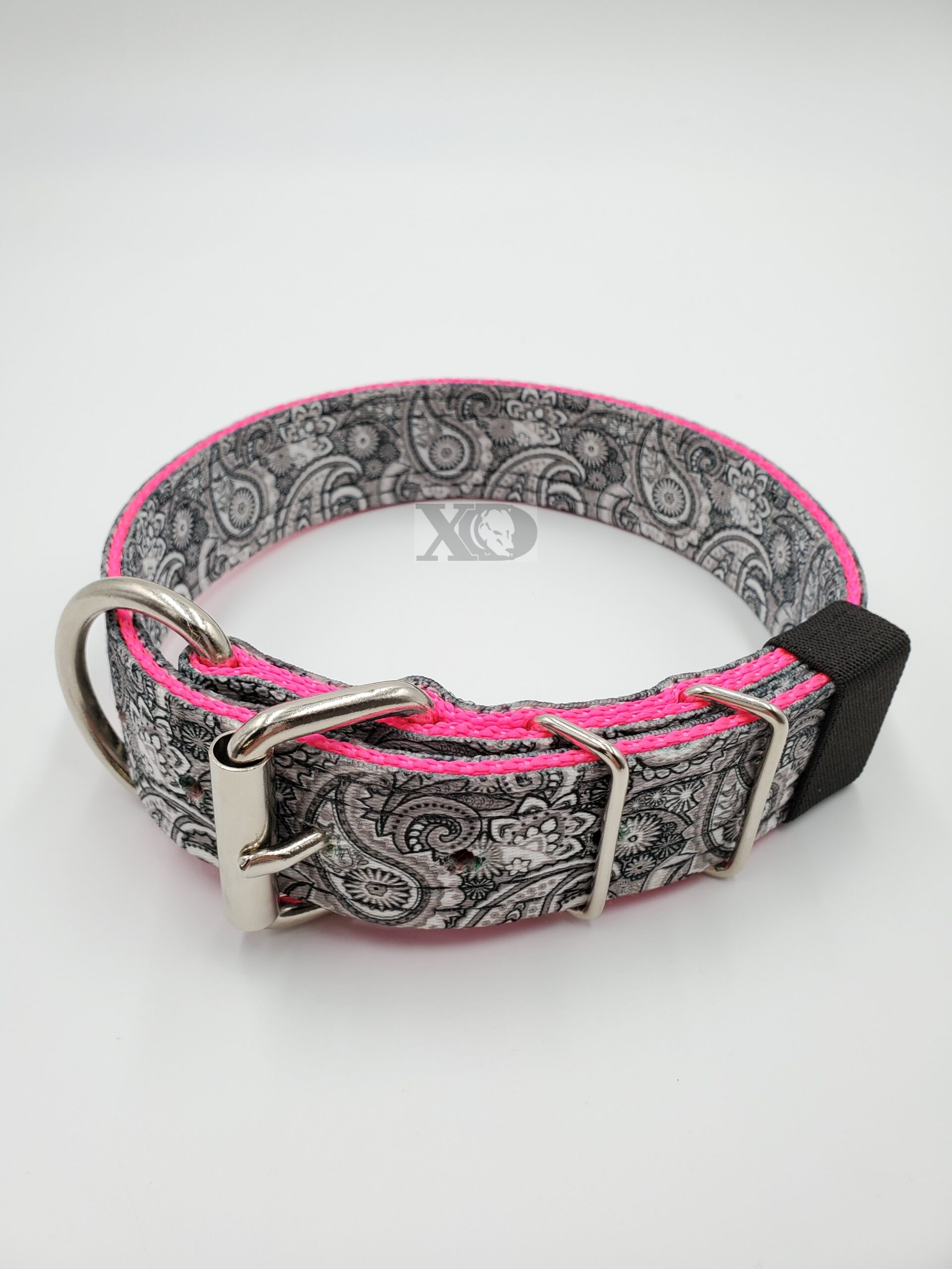 1.5" Nylon Collar- Grey Paisley Outer, Hot Pink Inner, Black Stitch, Neck Size 17-22"