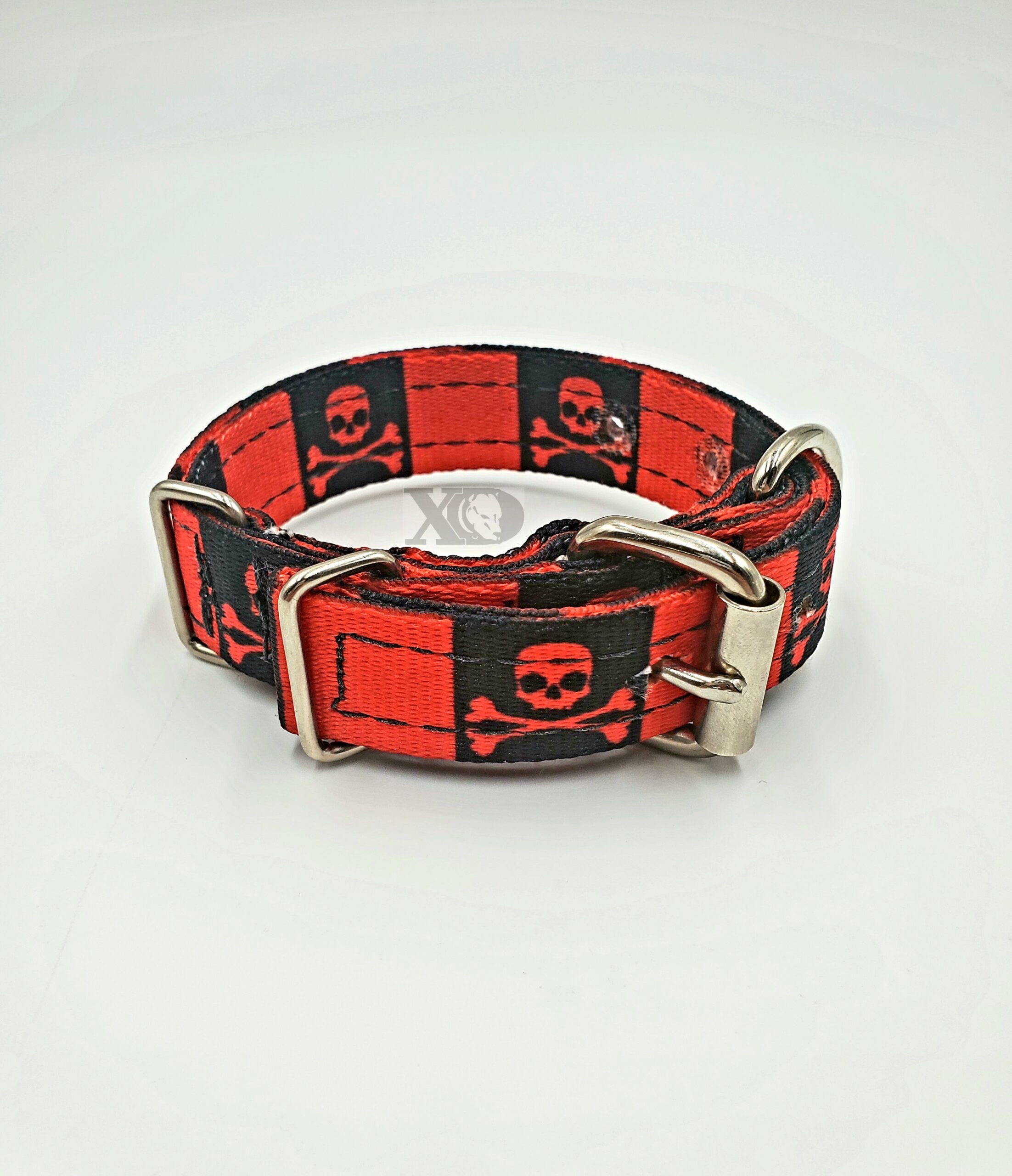 1" Skull and Crossbones Collar, Neck Size 8-12"